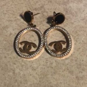Channel vintage dangling earrings